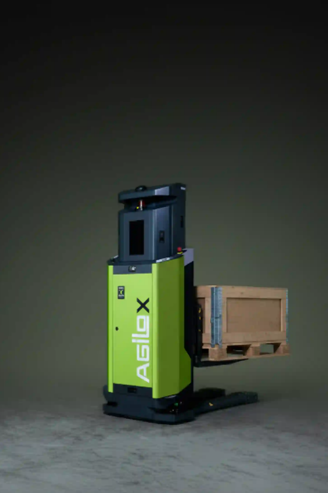 Agilox AMR autonóm mobil robot raklapemelővel
